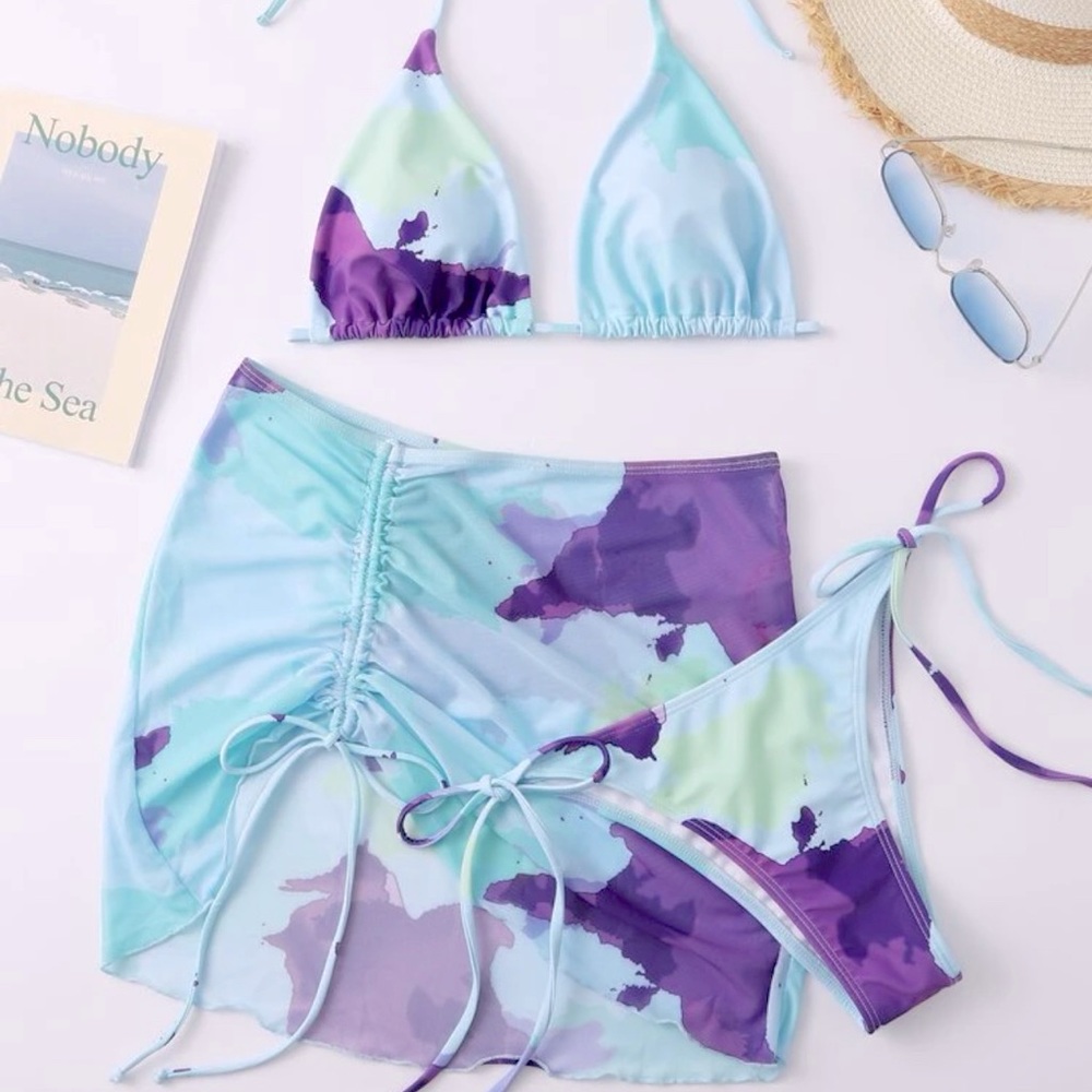 A BRAND NEW beautiful 3 piece graphics swimsuit wear ❤️
